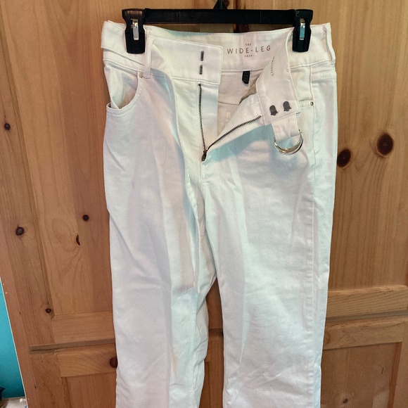 LAST CHANCE! White House Black Market White Wide-Leg Jeans - Picture 1 of 9